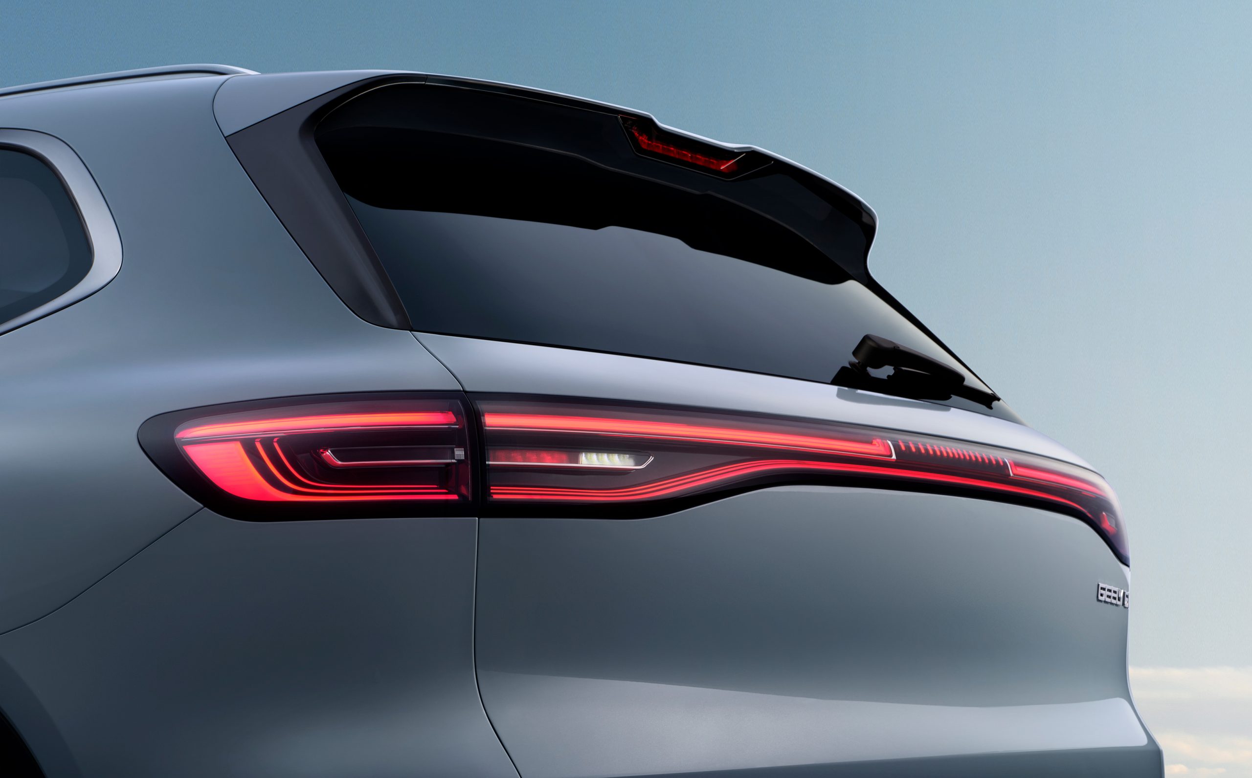 Geely-E5-Exterior-Rear-Lightbar-Closeup-01-scaled.jpg