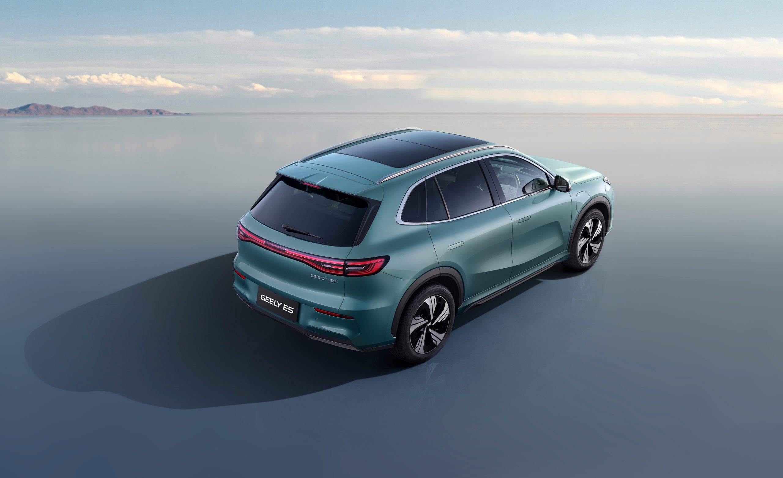 Geely-E5-Exterior-Rear-ThreeQuarter-Right-01-scaled.jpg